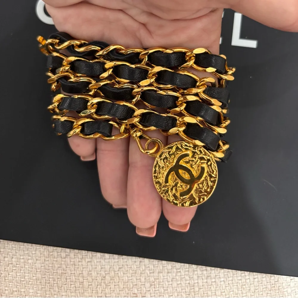 Authentic 1982 CHANEL vintage black leather single chain link belt 90cm